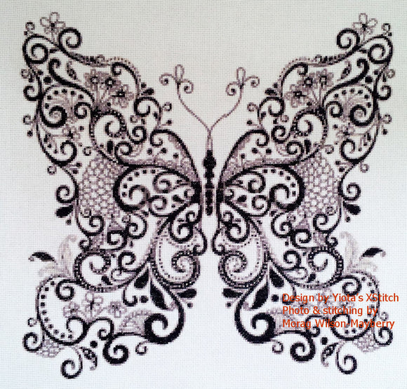 Schmetterling in Schwarz-Weiß (v2) Kreuzstich-Set