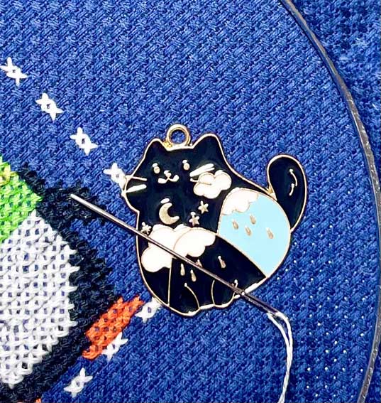Cat needle minder - 1