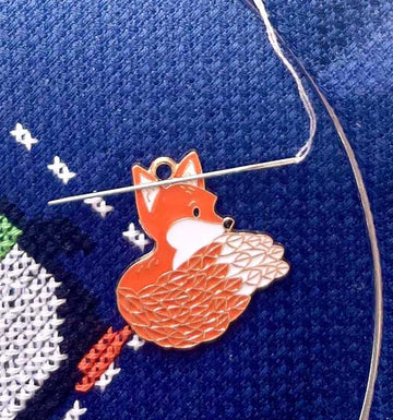 Fox needle minder