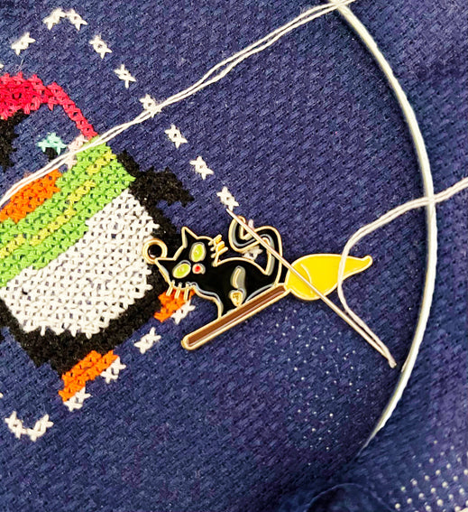 Halloween cat needle minder - 1