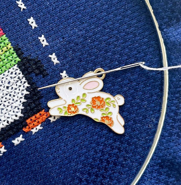 Rabbit needle minder