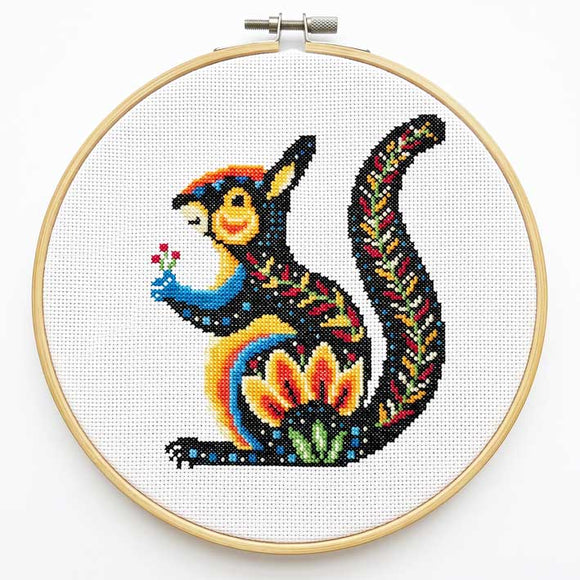 Skandinavisches Eichhörnchen-Kreuzstichset