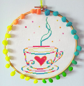 Modernes Kreuzstich-Set mit Aquarell-Teetasse